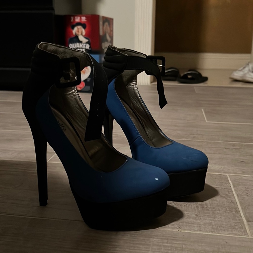 Blue/Black Pumps